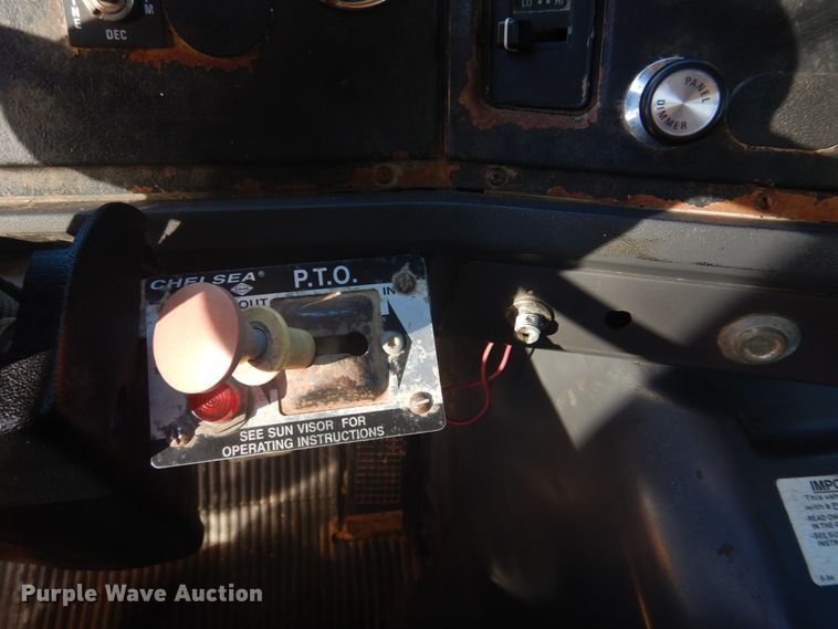 image for item DH8147 1995 Ford L9000  semi truck