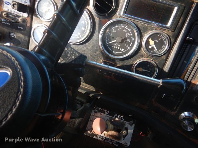 image for item DH8147 1995 Ford L9000  semi truck