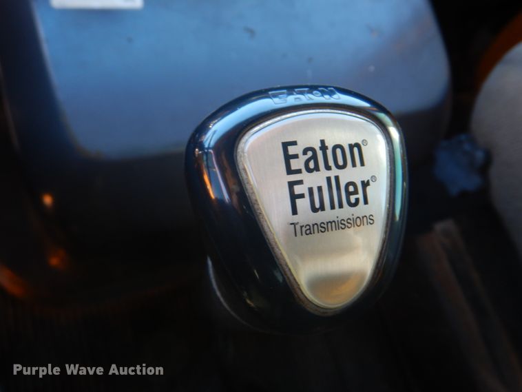 image for item DH8147 1995 Ford L9000  semi truck