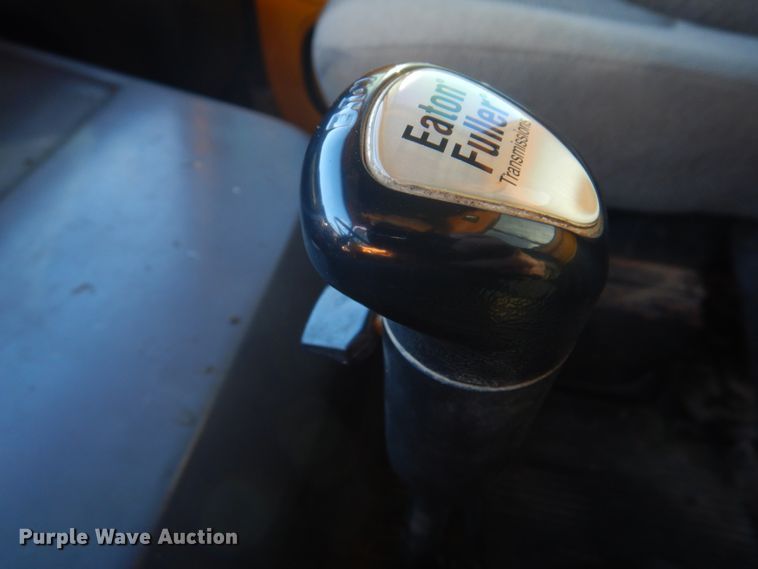 image for item DH8147 1995 Ford L9000  semi truck