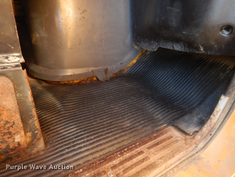 image for item DH8147 1995 Ford L9000  semi truck