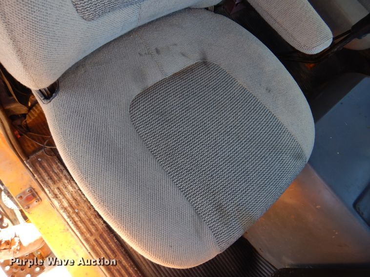 image for item DH8147 1995 Ford L9000  semi truck