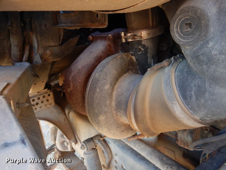 image for item DH8147 1995 Ford L9000  semi truck