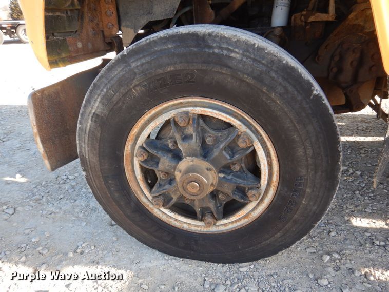 image for item DH8147 1995 Ford L9000  semi truck