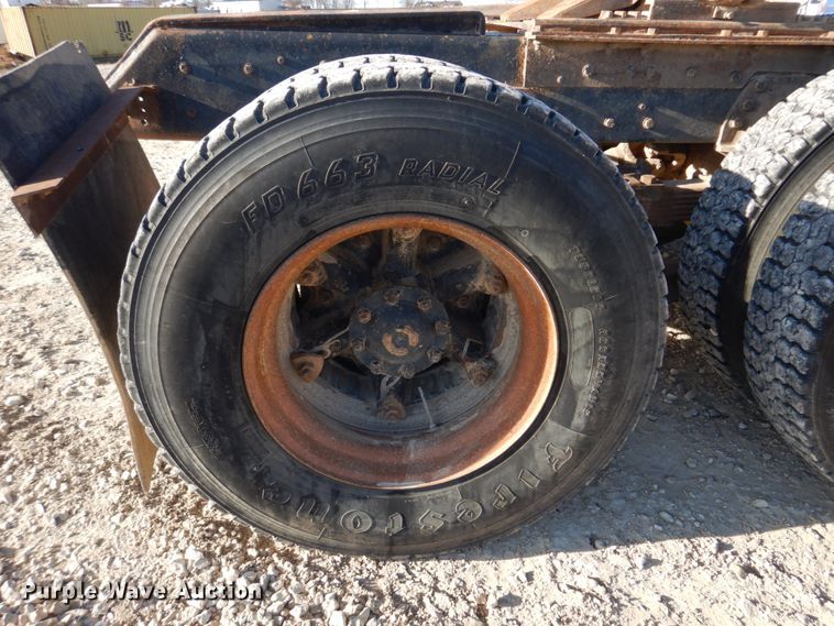 image for item DH8147 1995 Ford L9000  semi truck