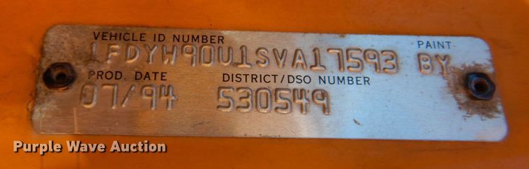 image for item DH8147 1995 Ford L9000  semi truck