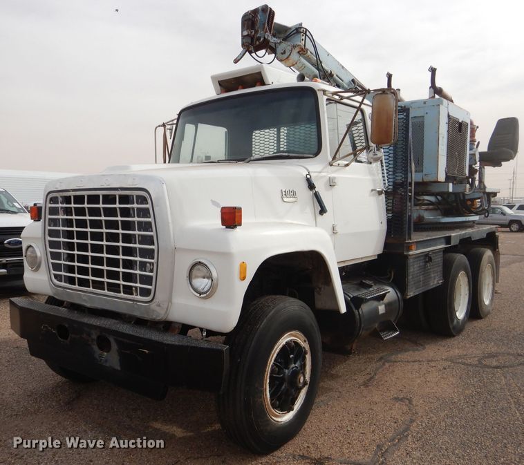 image for item DJ8895 1975 Ford 9000  pressure digger truck