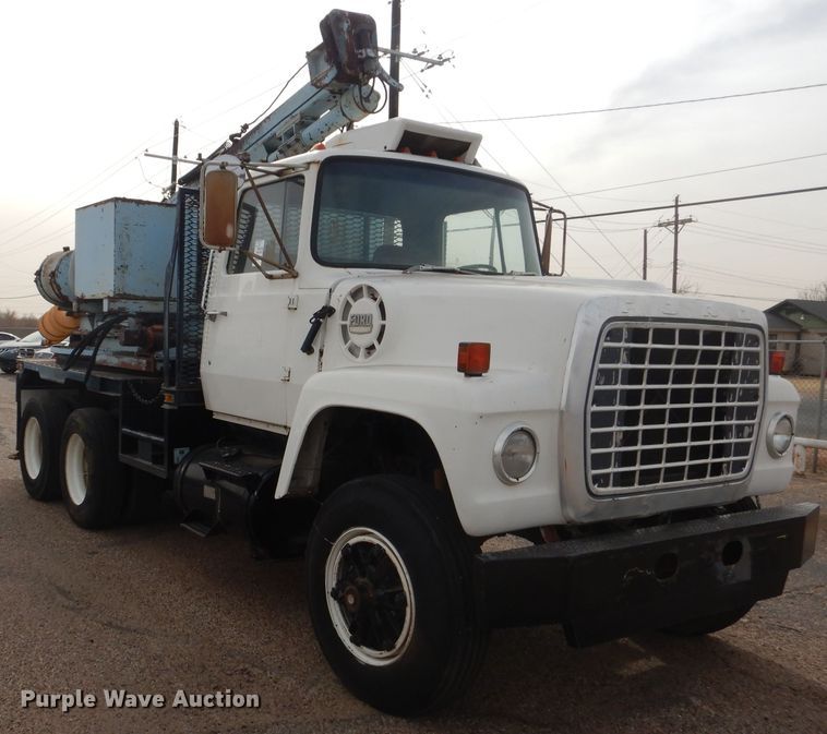 image for item DJ8895 1975 Ford 9000  pressure digger truck