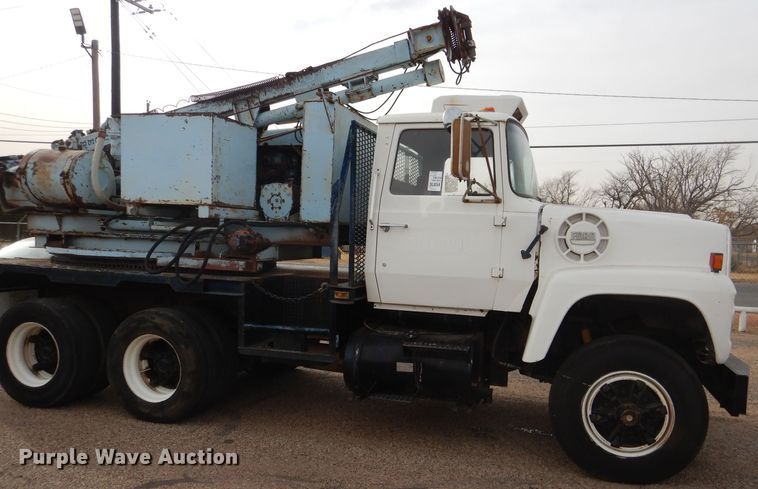 image for item DJ8895 1975 Ford 9000  pressure digger truck