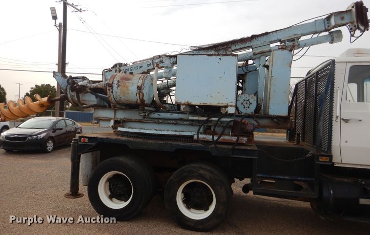 image for item DJ8895 1975 Ford 9000  pressure digger truck