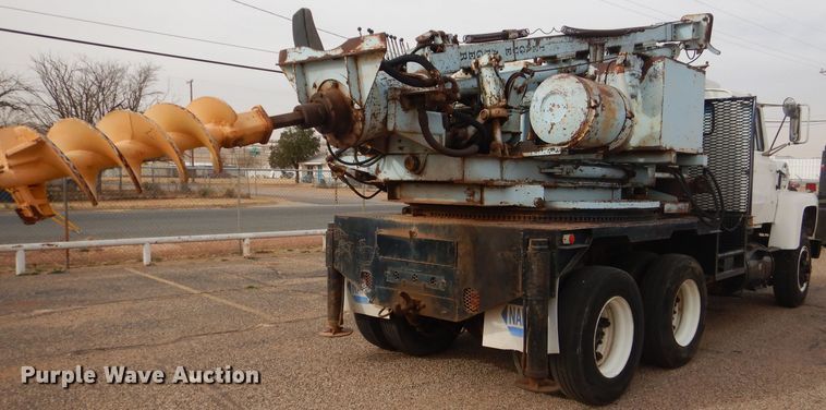 image for item DJ8895 1975 Ford 9000  pressure digger truck