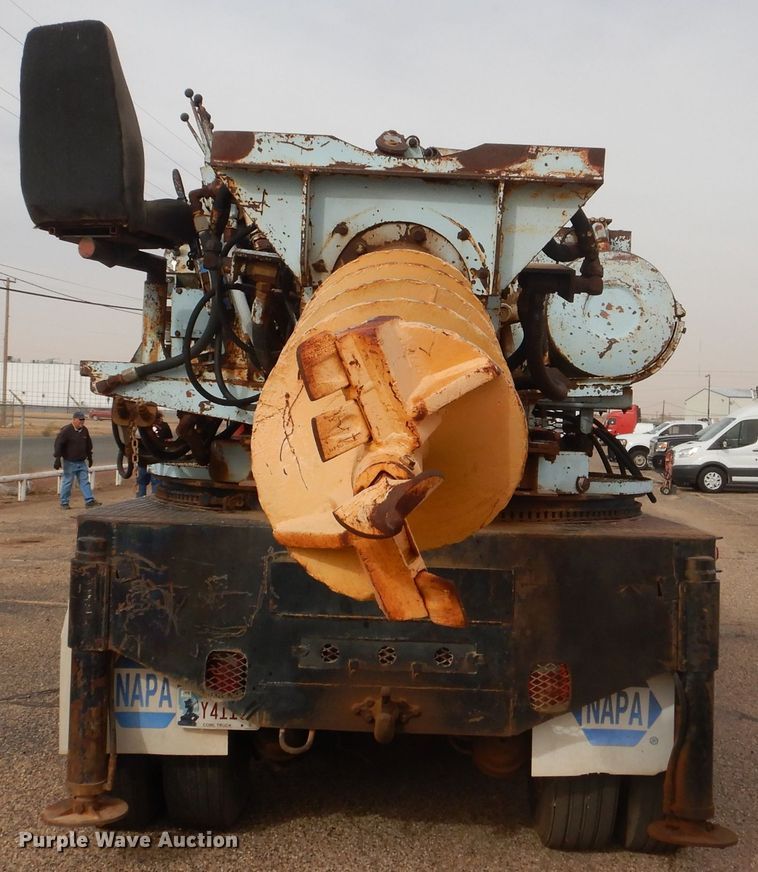 image for item DJ8895 1975 Ford 9000  pressure digger truck