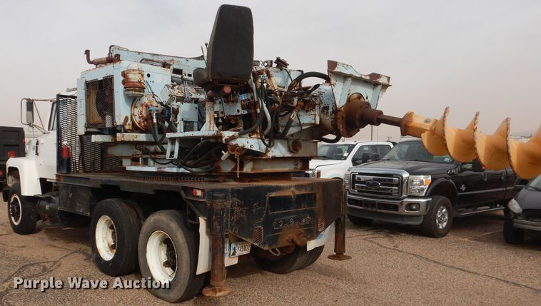 image for item DJ8895 1975 Ford 9000  pressure digger truck