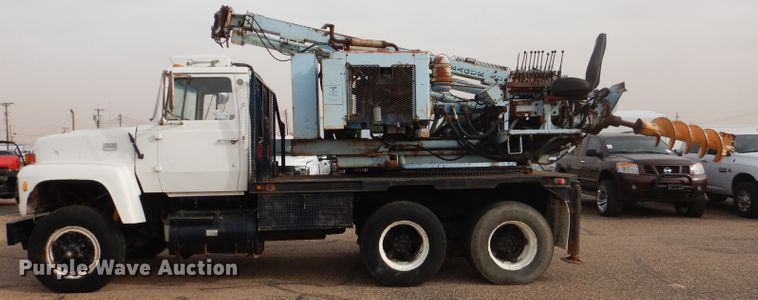 image for item DJ8895 1975 Ford 9000  pressure digger truck