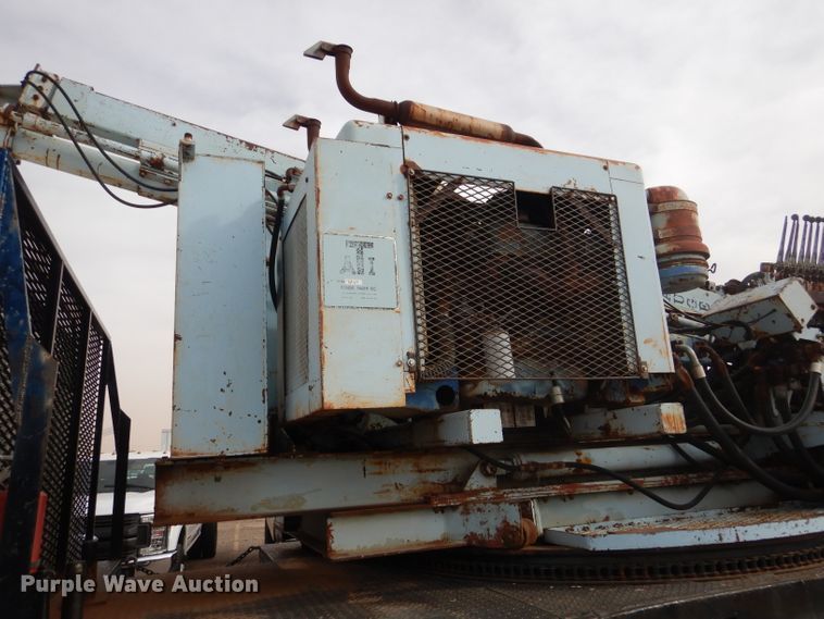 image for item DJ8895 1975 Ford 9000  pressure digger truck