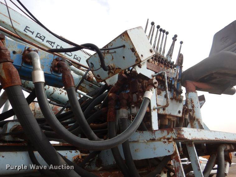 image for item DJ8895 1975 Ford 9000  pressure digger truck