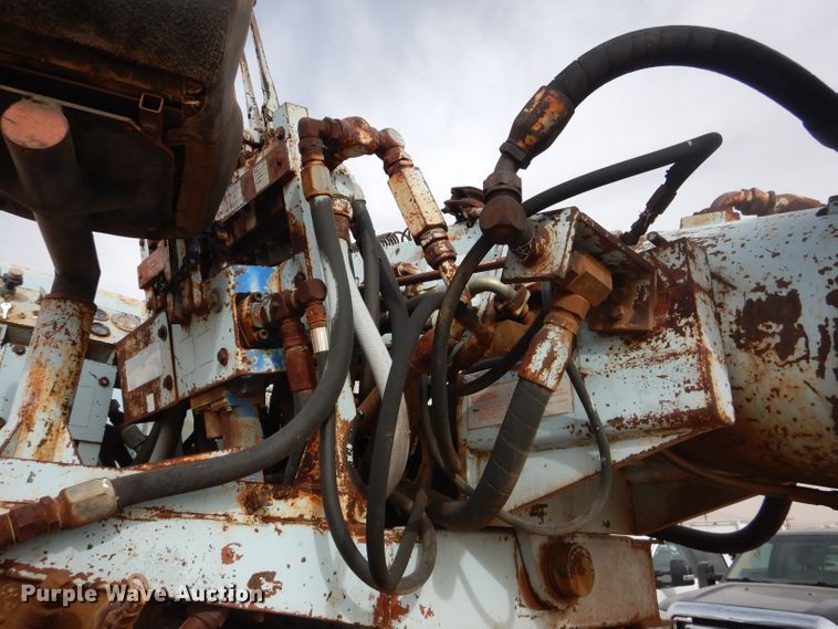 image for item DJ8895 1975 Ford 9000  pressure digger truck