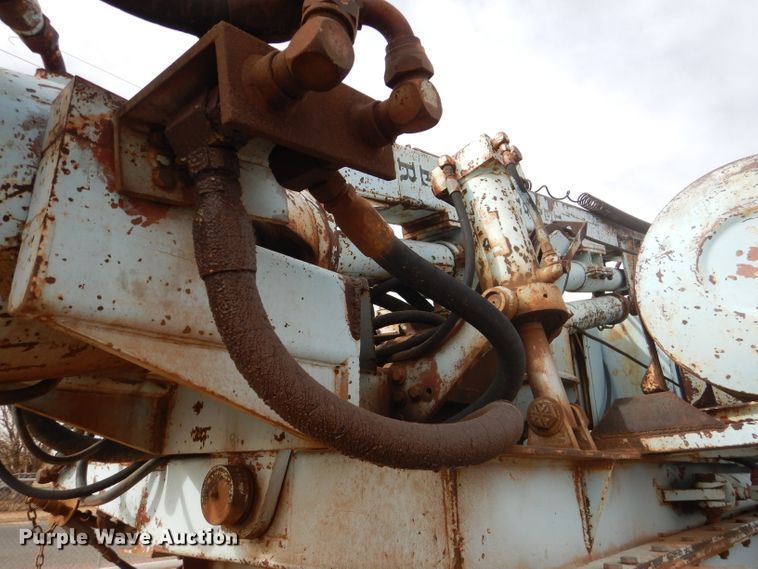 image for item DJ8895 1975 Ford 9000  pressure digger truck