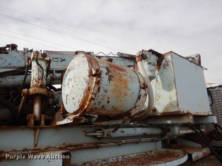 image for item DJ8895 1975 Ford 9000  pressure digger truck