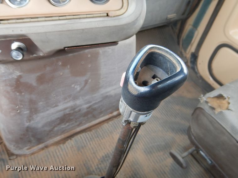 image for item DJ8895 1975 Ford 9000  pressure digger truck