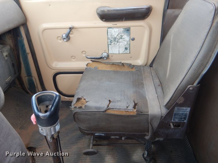 image for item DJ8895 1975 Ford 9000  pressure digger truck