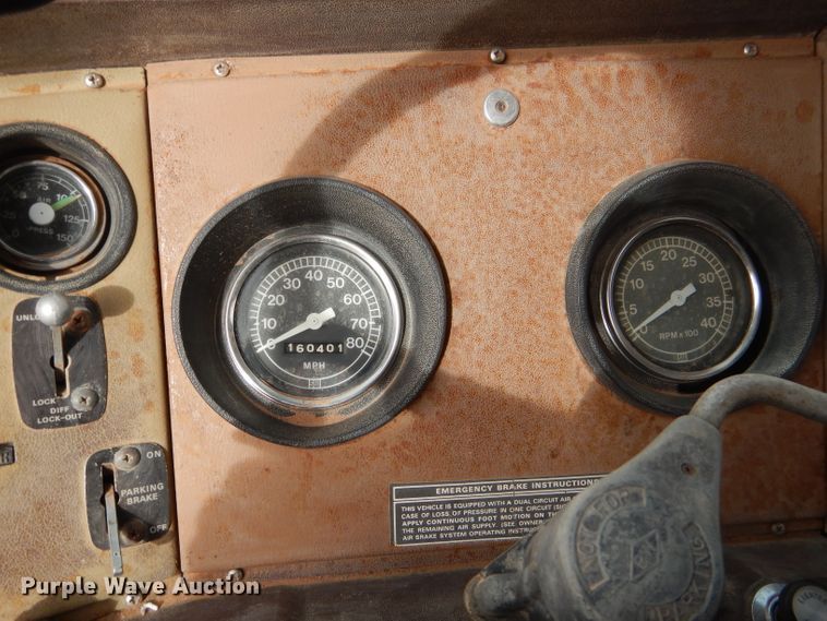 image for item DJ8895 1975 Ford 9000  pressure digger truck