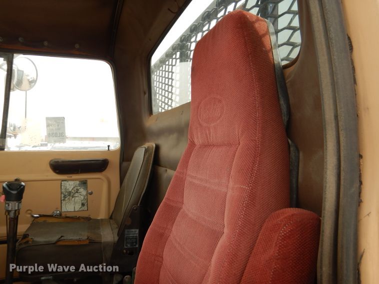 image for item DJ8895 1975 Ford 9000  pressure digger truck