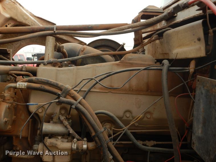 image for item DJ8895 1975 Ford 9000  pressure digger truck