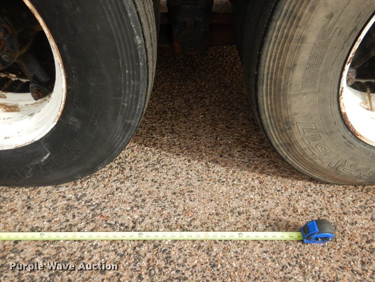 image for item DJ8895 1975 Ford 9000  pressure digger truck