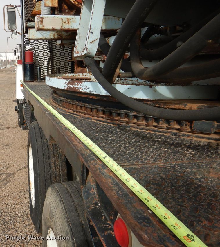 image for item DJ8895 1975 Ford 9000  pressure digger truck