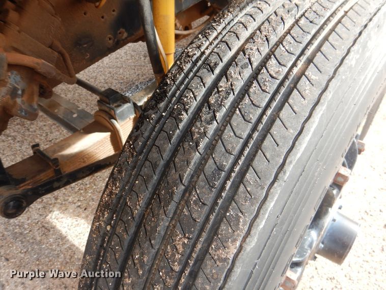 image for item DJ8895 1975 Ford 9000  pressure digger truck