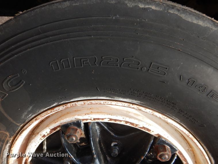 image for item DJ8895 1975 Ford 9000  pressure digger truck