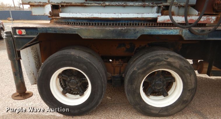 image for item DJ8895 1975 Ford 9000  pressure digger truck