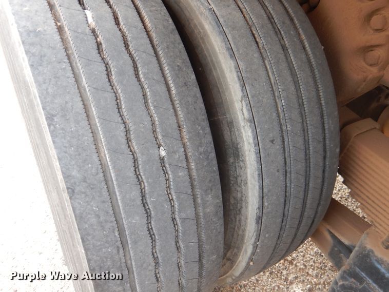 image for item DJ8895 1975 Ford 9000  pressure digger truck