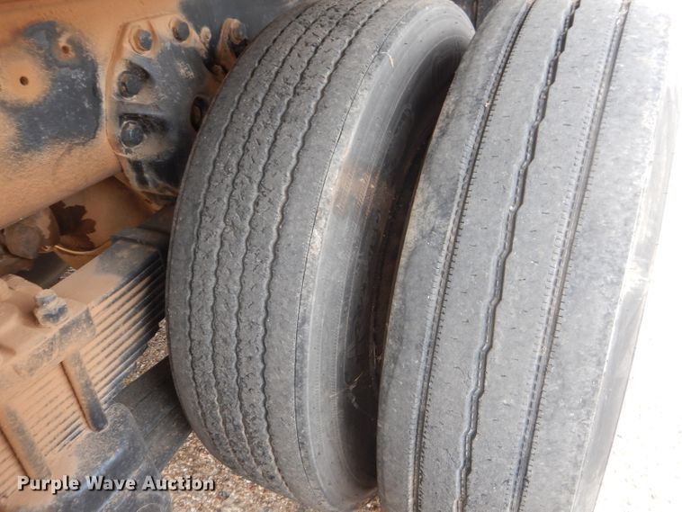 image for item DJ8895 1975 Ford 9000  pressure digger truck