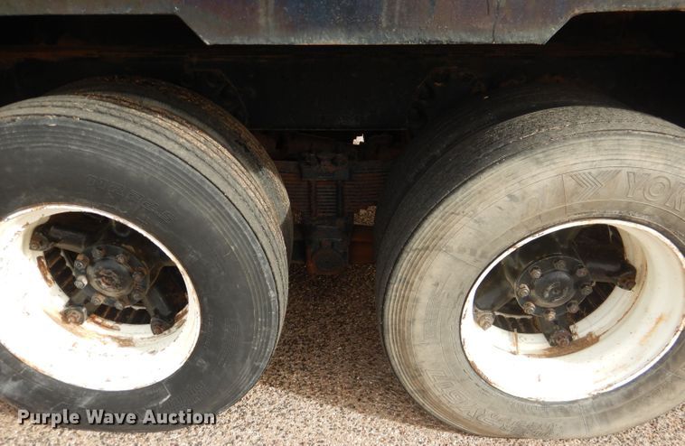 image for item DJ8895 1975 Ford 9000  pressure digger truck