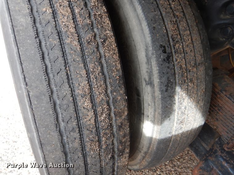 image for item DJ8895 1975 Ford 9000  pressure digger truck