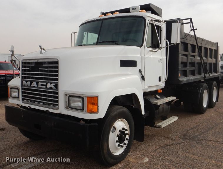 image for item DJ8896 2002 Mack CH612  dump truck