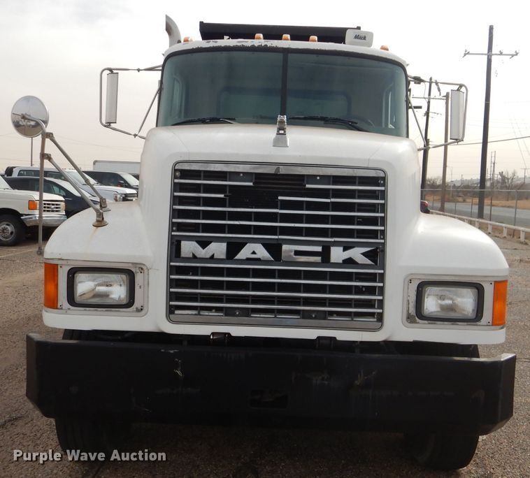 image for item DJ8896 2002 Mack CH612  dump truck