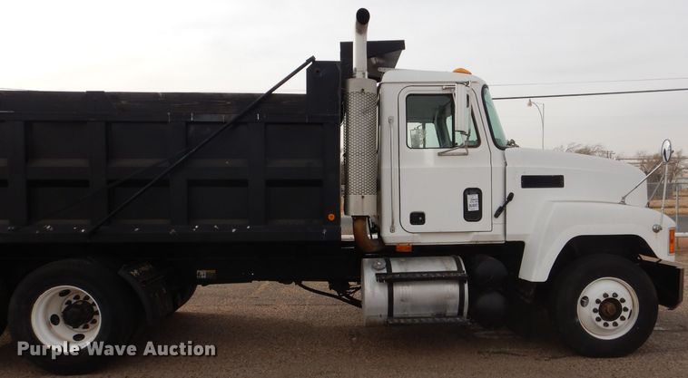 image for item DJ8896 2002 Mack CH612  dump truck