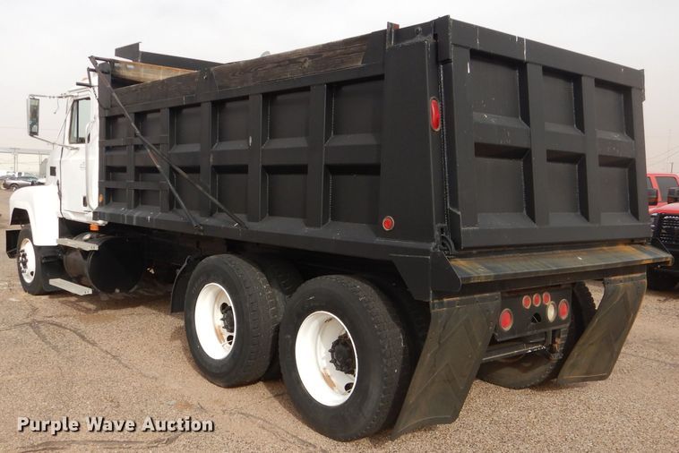 image for item DJ8896 2002 Mack CH612  dump truck