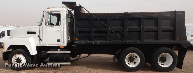 image for item DJ8896 2002 Mack CH612  dump truck