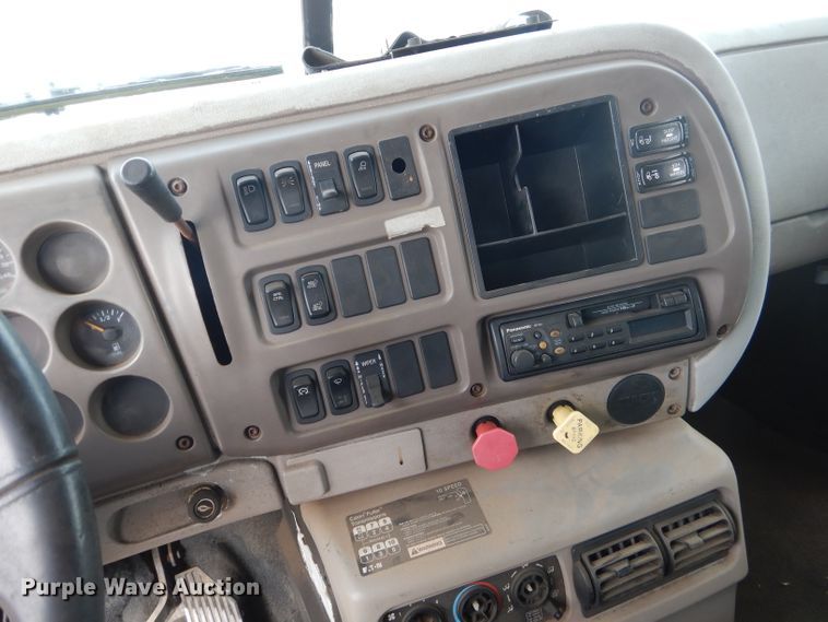 image for item DJ8896 2002 Mack CH612  dump truck