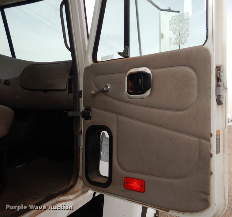 image for item DJ8896 2002 Mack CH612  dump truck