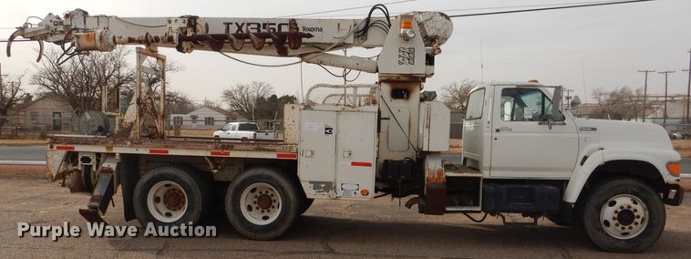 image for item DJ8897 1995 Ford FT900  digger derrick truck