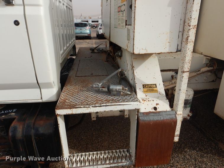 image for item DJ8897 1995 Ford FT900  digger derrick truck