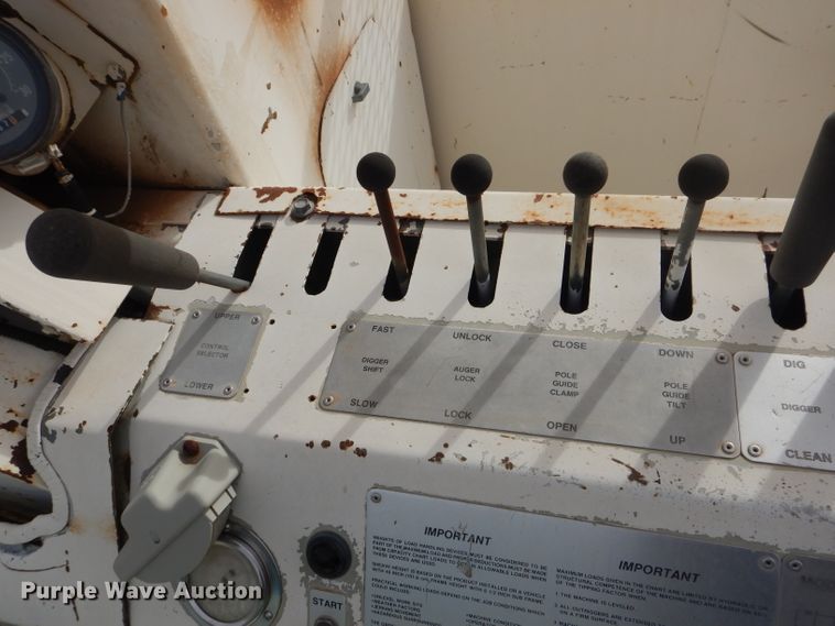 image for item DJ8897 1995 Ford FT900  digger derrick truck