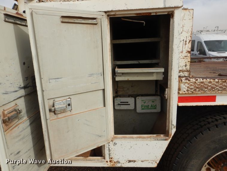 image for item DJ8897 1995 Ford FT900  digger derrick truck