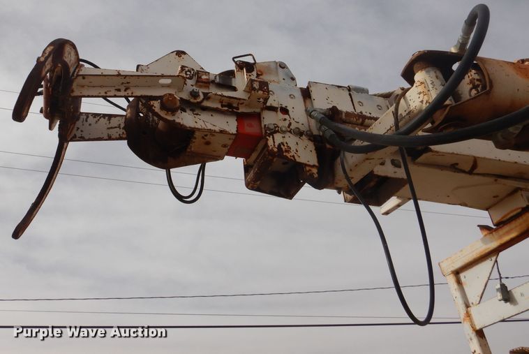 image for item DJ8897 1995 Ford FT900  digger derrick truck