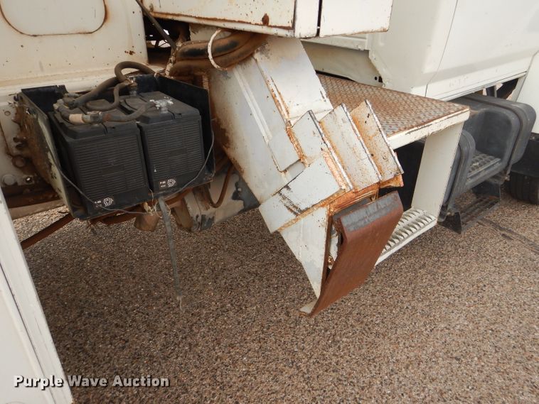 image for item DJ8897 1995 Ford FT900  digger derrick truck